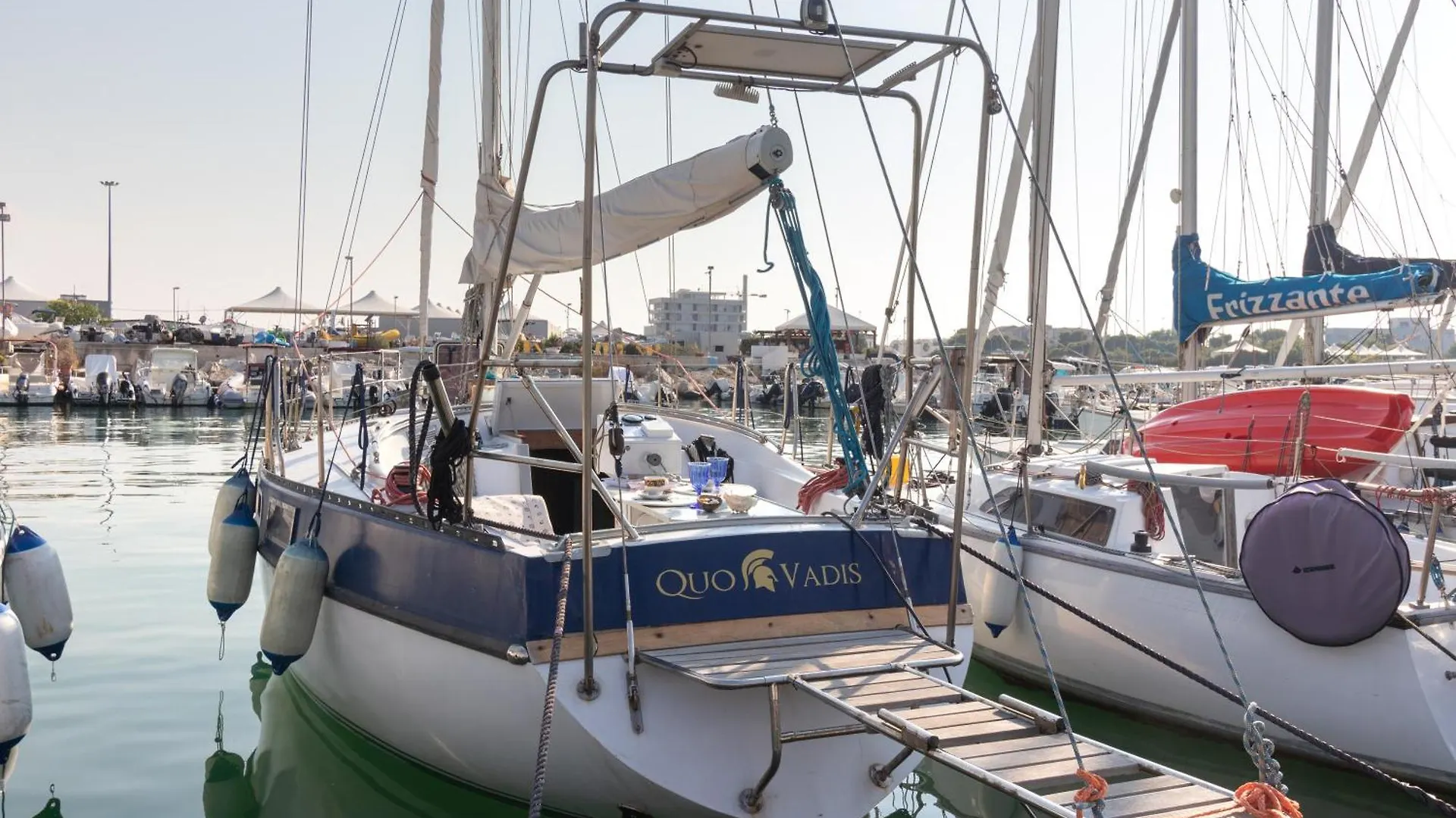 Quo Vadis Yacht 호텔 바리