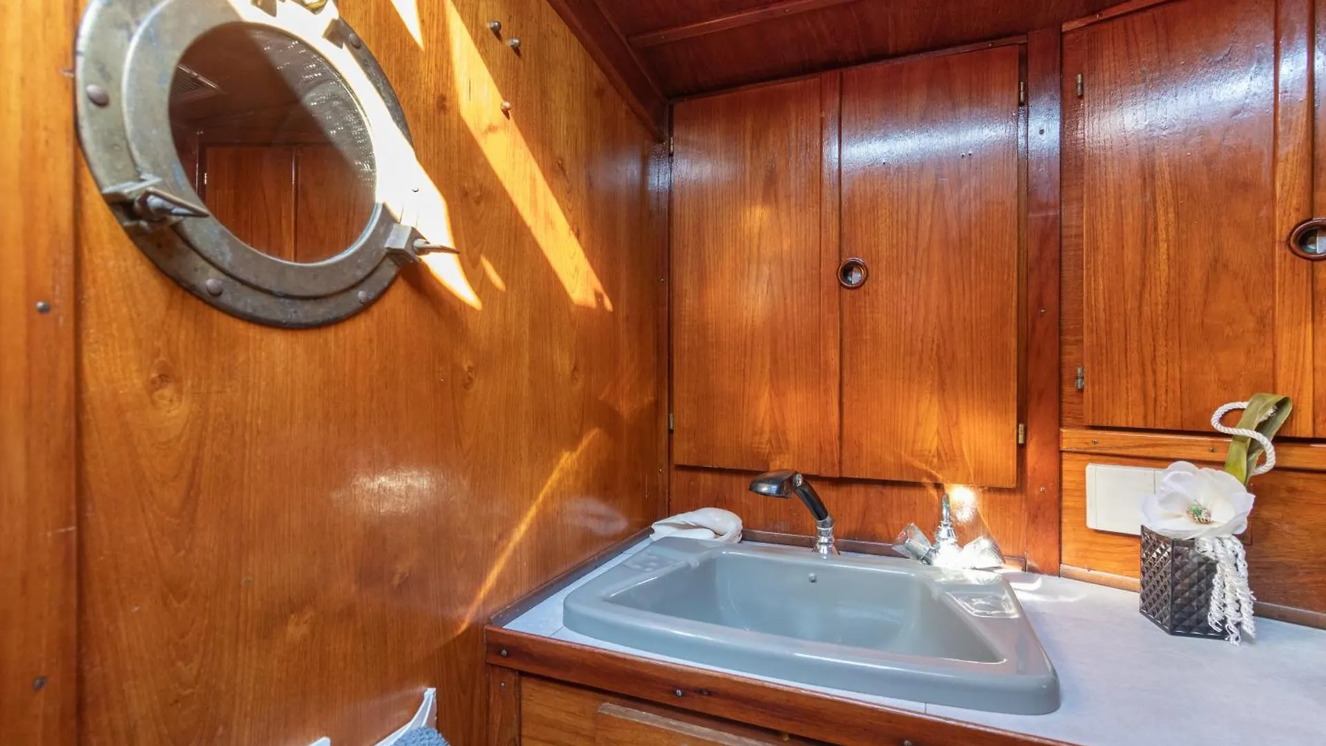 Quo Vadis Yacht 호텔 바리 보트호텔